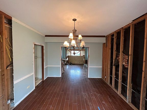 5th image of 208 Doral Ln