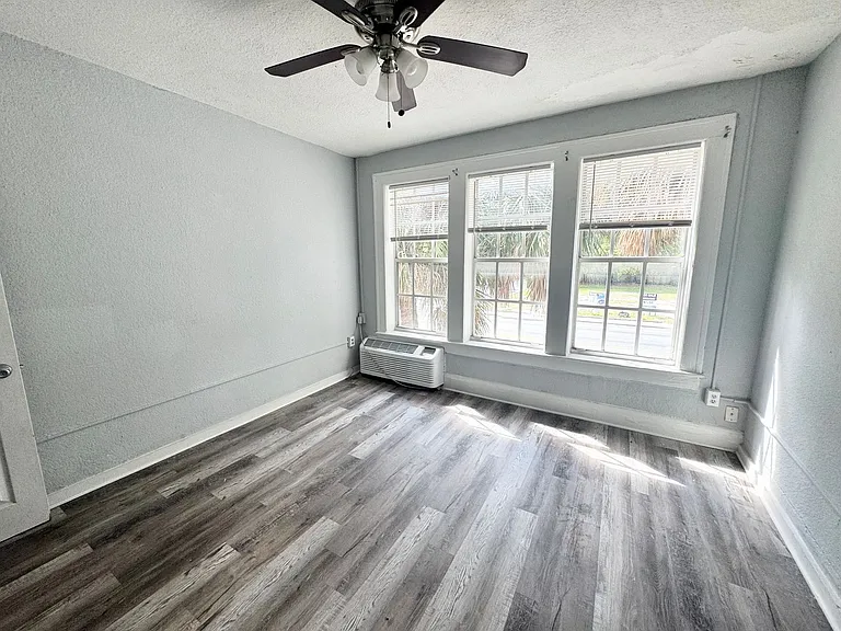 704 Cordova Dr #7 — Photo 8