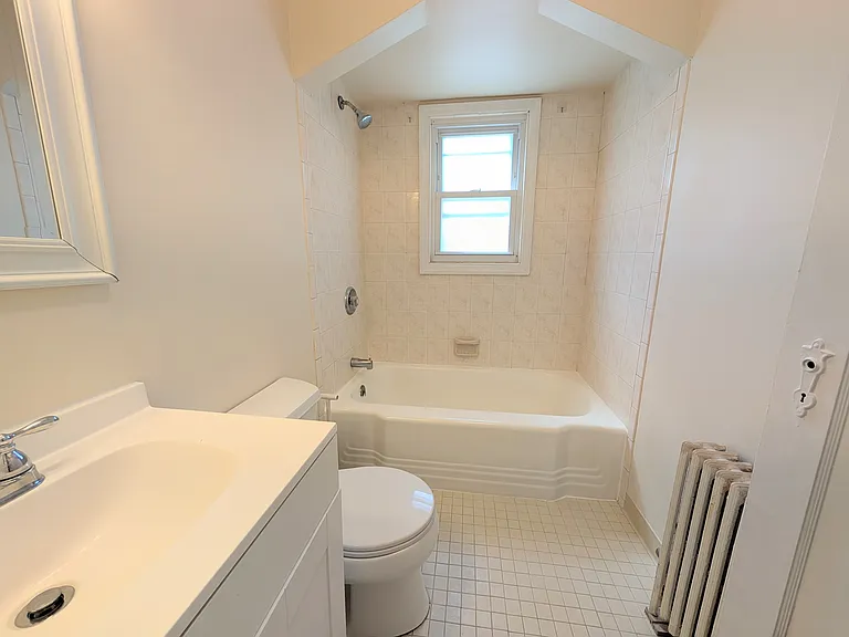 139 Eastern Way #2R — Photo 4