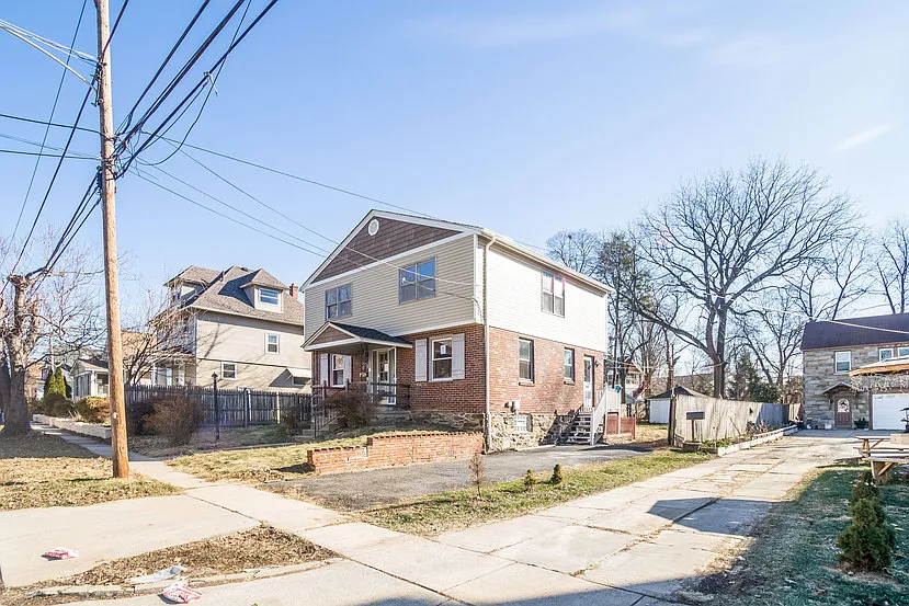 213 S Fairview Ave photo 1