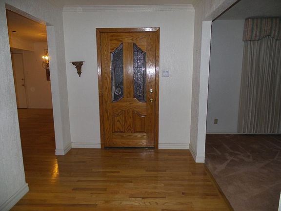 4th image of 10216 Luella Ave