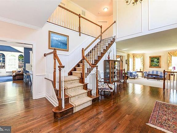 2nd image of 20 Dickens Dr