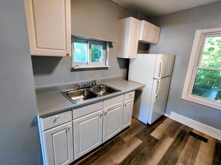 1400 Pondview Ave — Photo 5