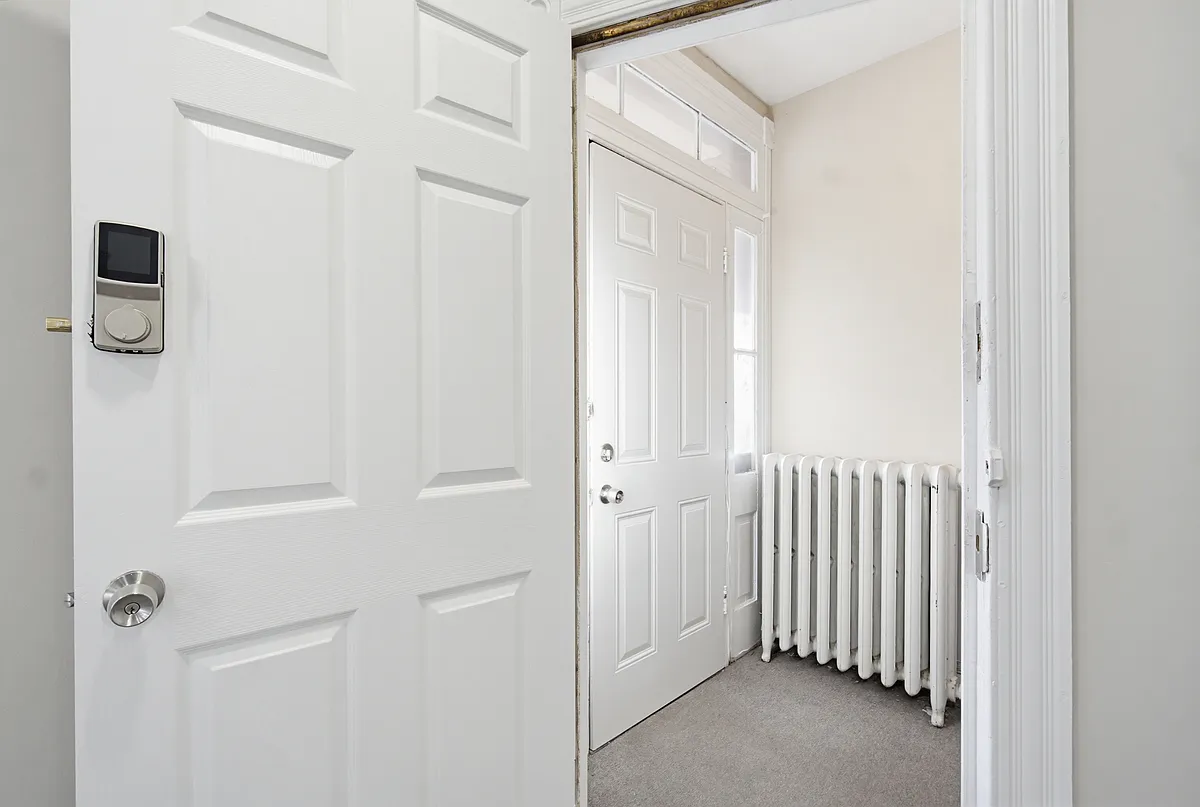 This is the entrance to the first floor apartment, there are stairs also leading up to the 2nd floor apartment. - 39 Bloomsbury Ave #1