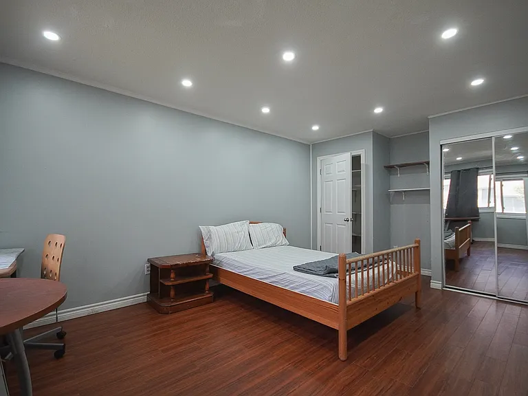 121 University Ave E #64 — Photo 3