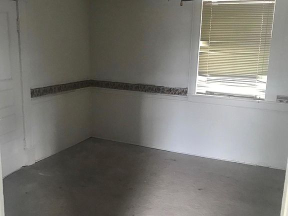 5th image of 602 E Benton St