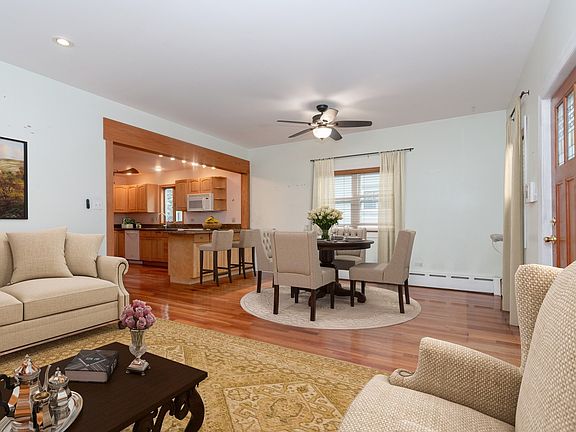 3rd image of 5033 W Balmoral Ave