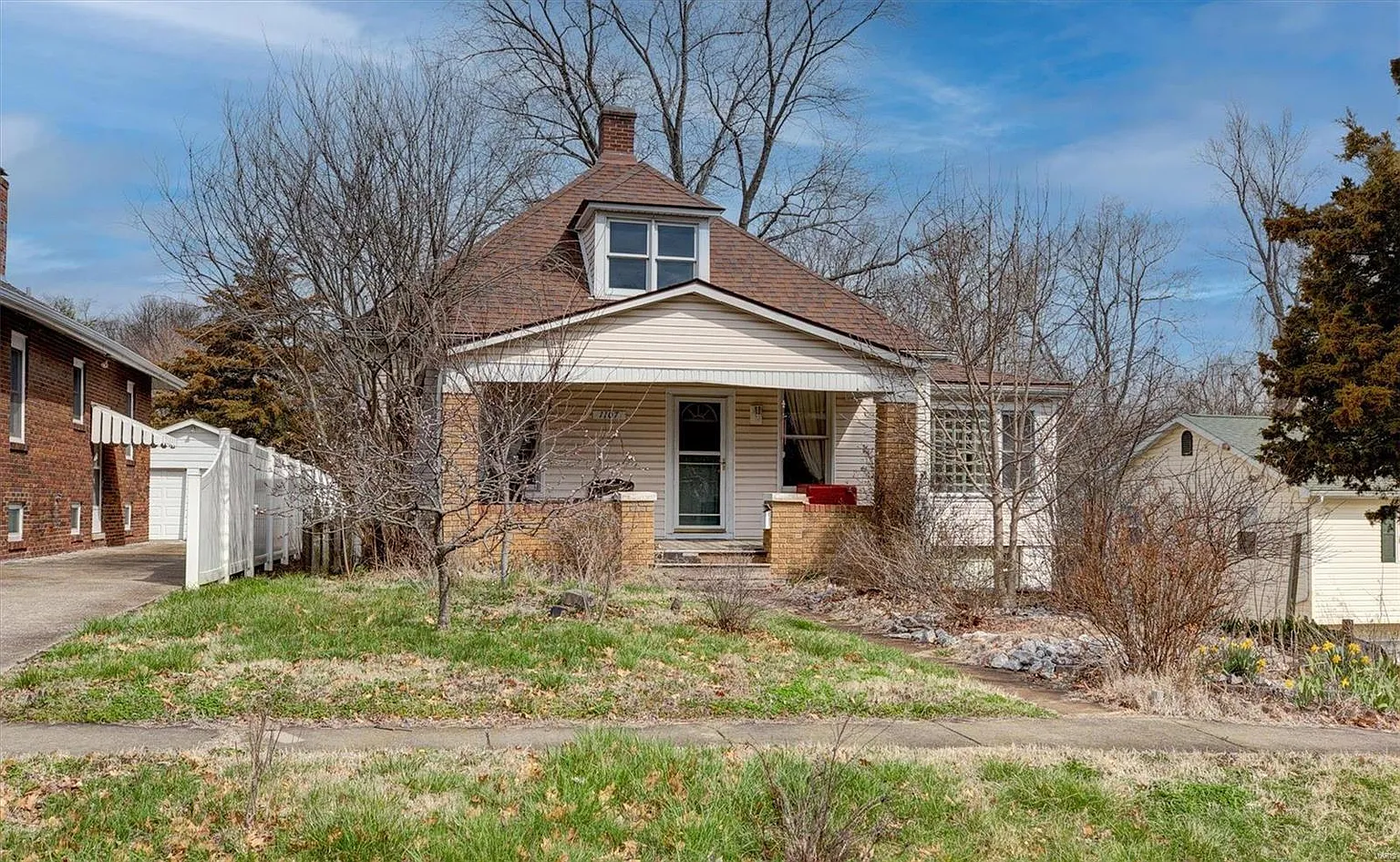 1107 Powell Ave photo 1