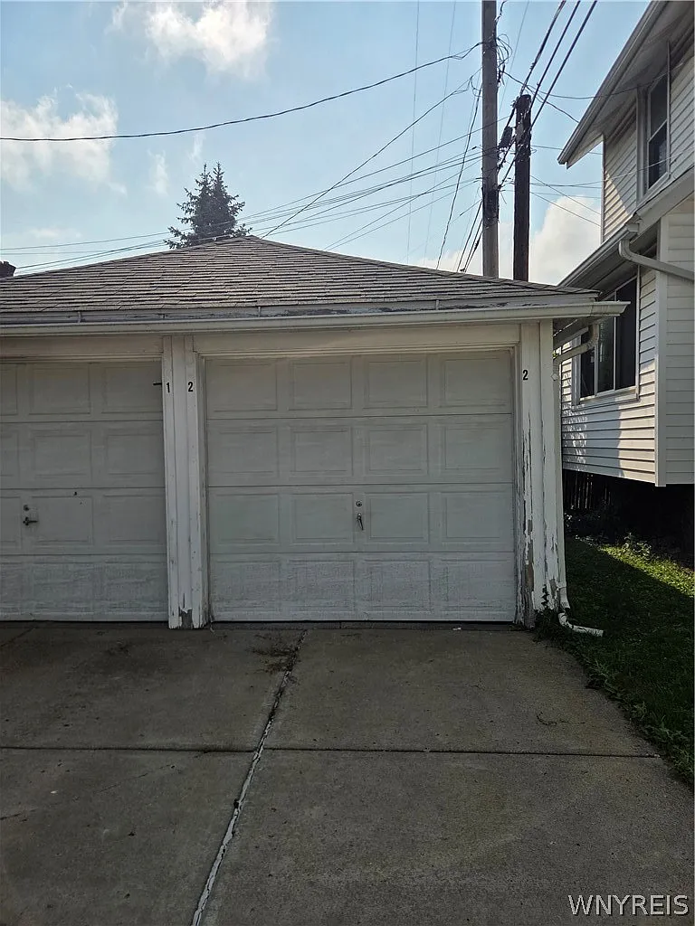 3 bed, 1.0 bath, 1086 sqft, $1,700 — Photo 2