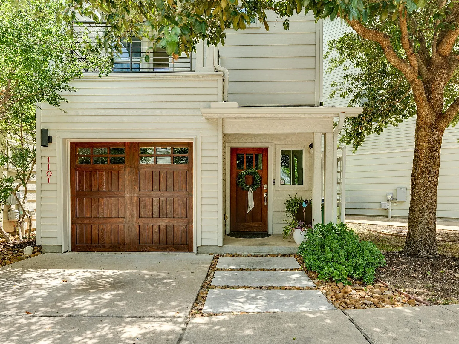 3 bed, 2.5 bath, 1656 sqft, $2,850 — Photo 2