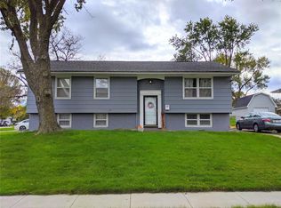 5707 1st Ave SW, Cedar Rapids, IA 52405
