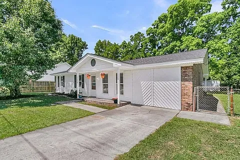 109 Camellia Rd — Photo 3