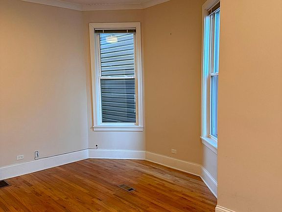 4th image of 2441 W Cortland St #1