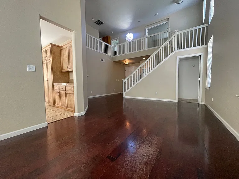 760 Cherry Tree Ct — Photo 3