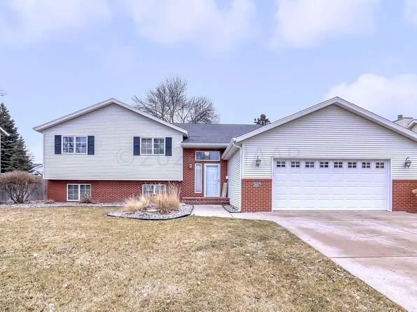 2607 25th Ave S, Fargo, ND 58103