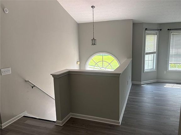 4th image of 122 Remington Place Dr