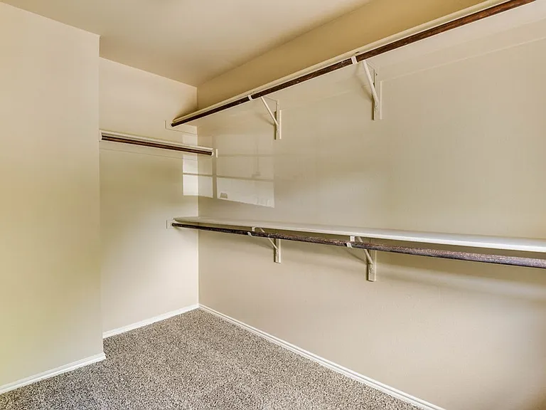 1443 Ravenwood Dr — Photo 17