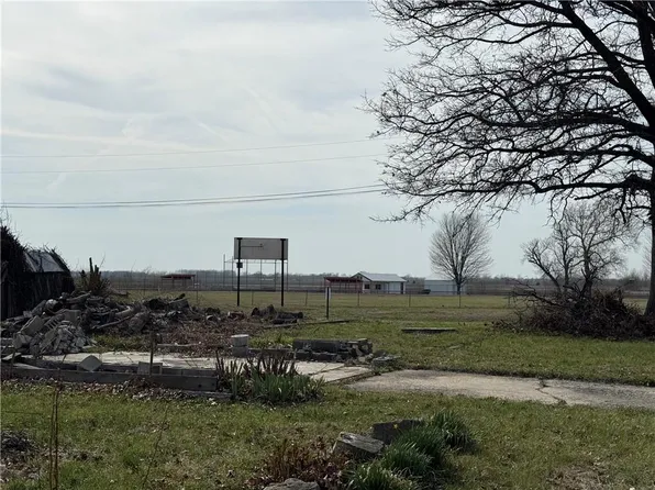 434 South St, Hardin, MO 64035