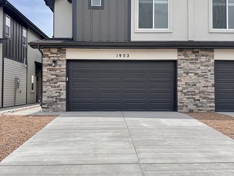 1932 Erin Loop — Photo 2