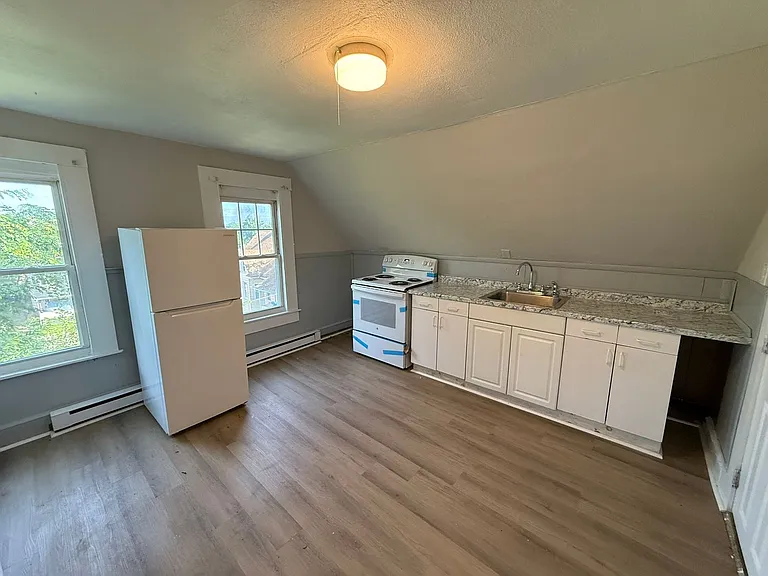 48-50 Acushnet Ave — Photo 4