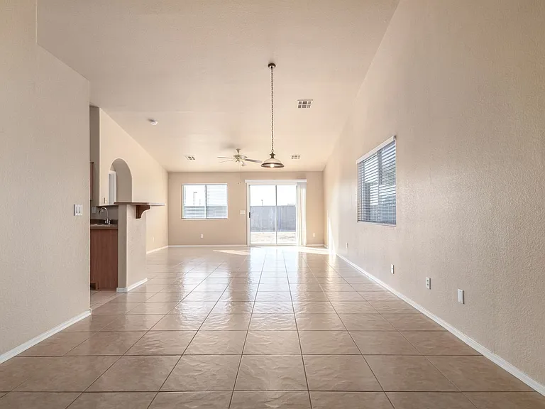 1621 E Ash Ave — Photo 4
