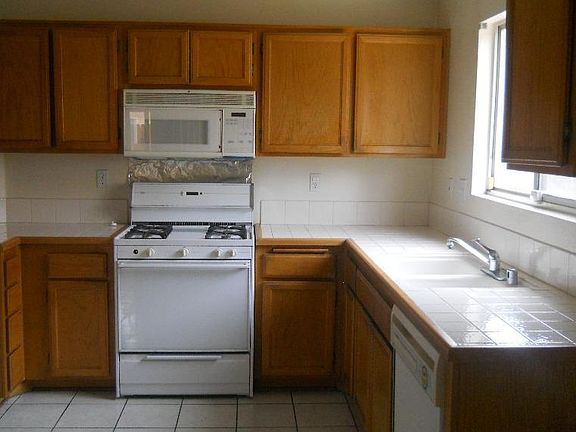 5th image of 14810 Rosemary Dr
