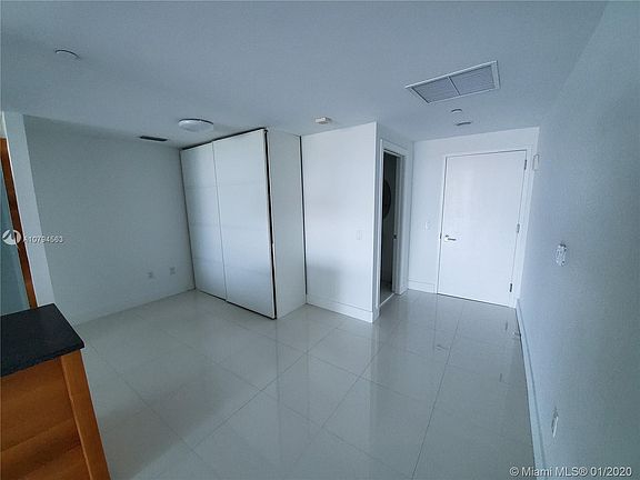 3rd image of 2950 NE 188th St APT 307