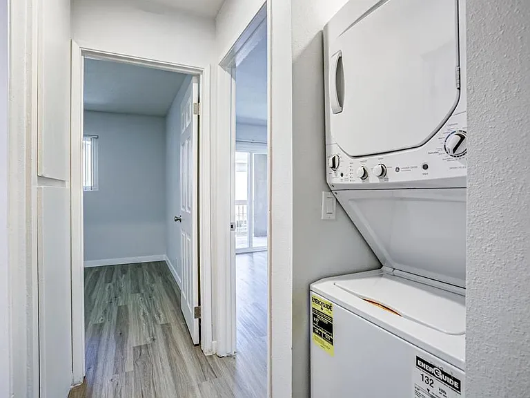 141 Johnston Ln #10 — Photo 4