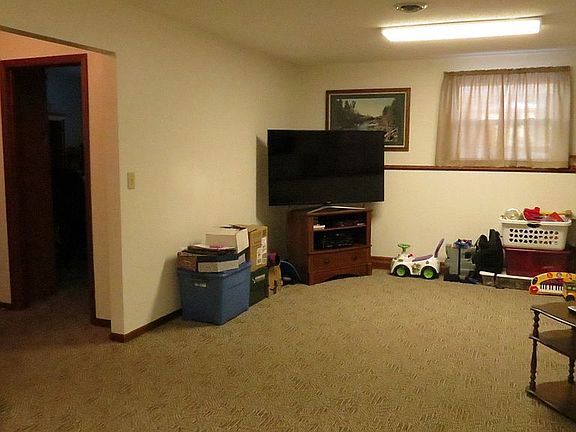 3rd image of 626 Schneider Ave