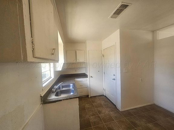 5th image of 1335 Dahlia St