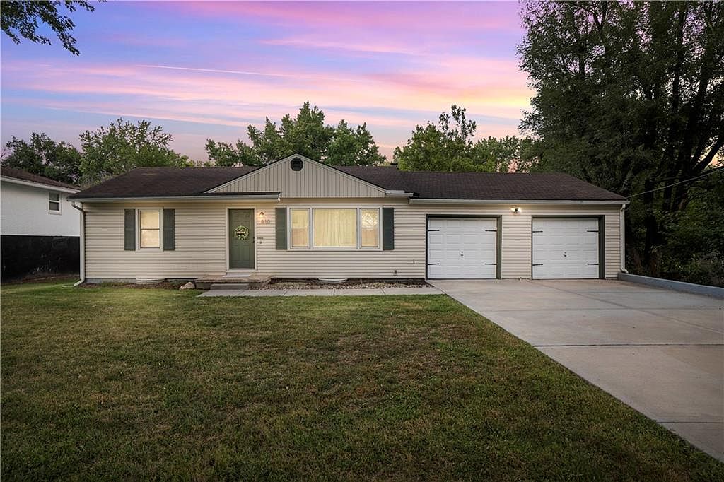 810 NE 83rd St, Kansas City, MO 64118 | Zillow