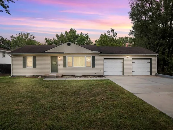 810 NE 83rd St, Kansas City, MO 64118