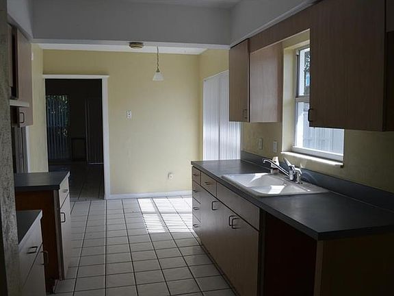 5th image of 7529 Armand Cir