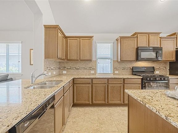 5th image of 221 Rock Bluff Ln