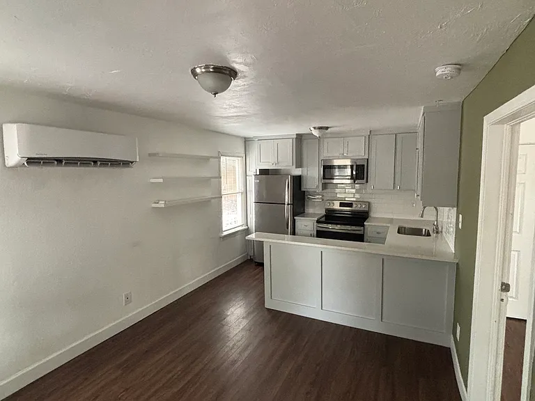 2816 N Walker Ave #1 — Photo 3