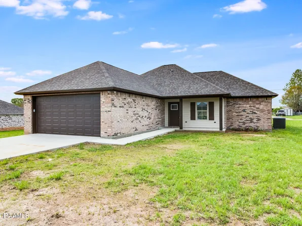 320 Sugarland Cir, Opelousas, LA 70570