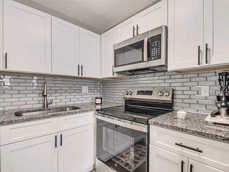 211 Woodmere Blvd — Photo 1