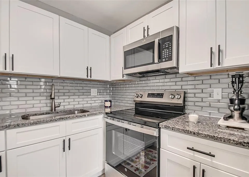 211 Woodmere Blvd
