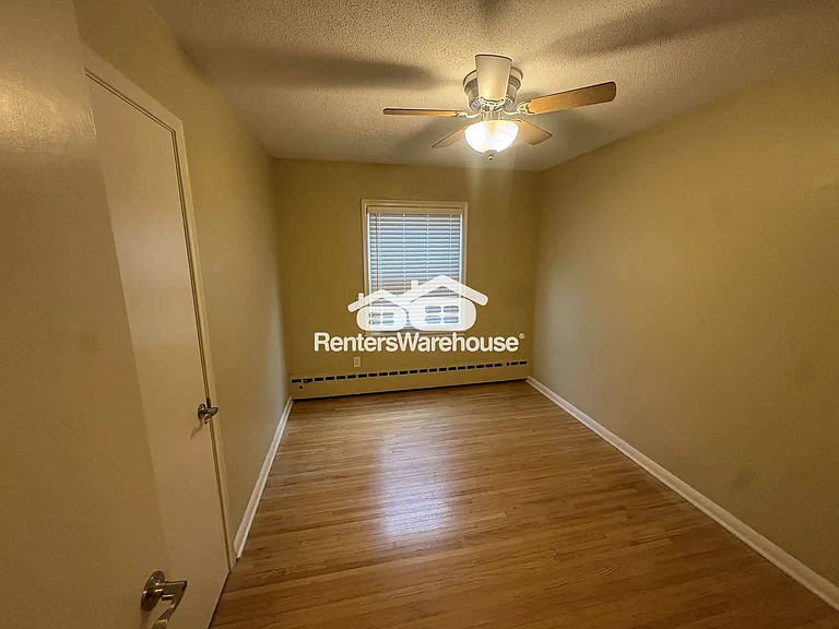 2108 Grand Ave S — Photo 11