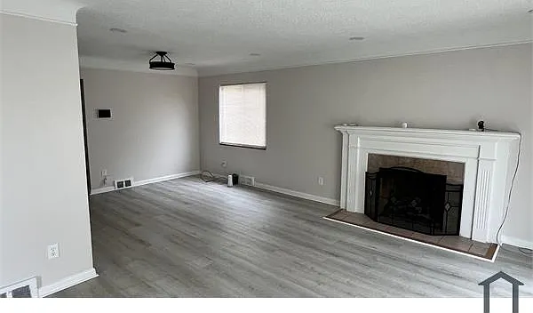 3 bed, 1350 sqft, $1,700 — Photo 2