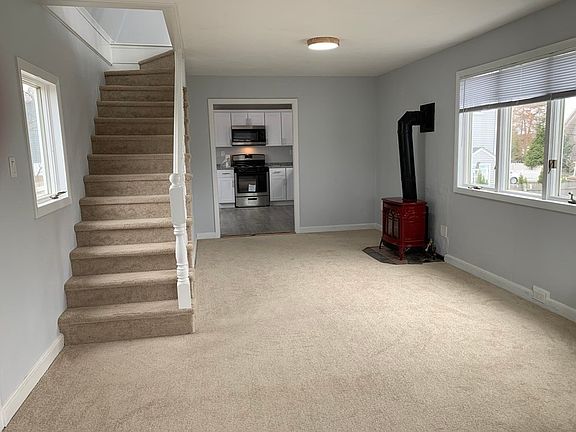 5th image of 107 Spring St
