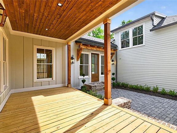5th image of 69 Maple St
