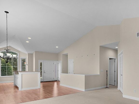 3rd image of 4380 Willow Lane Dr NE