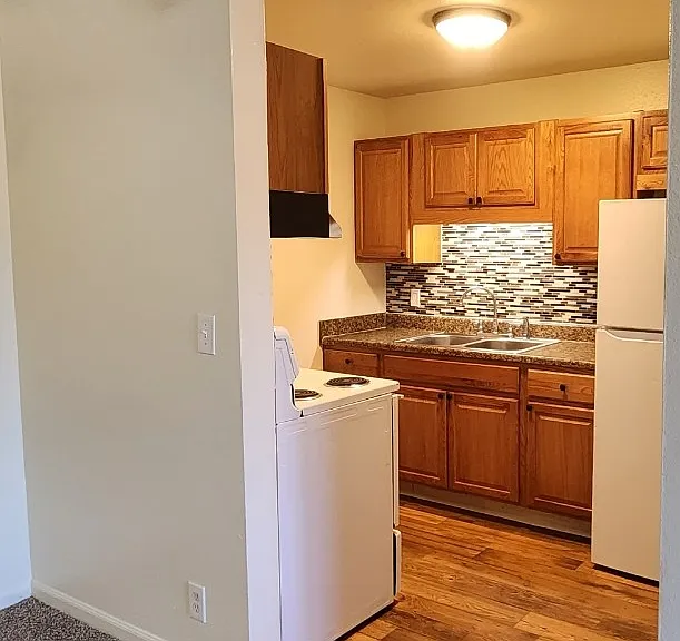 Murray Hill Apartments — Photo 15