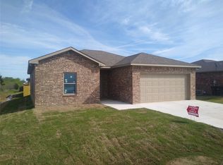 310 Day Dr, Mabank, TX 75147