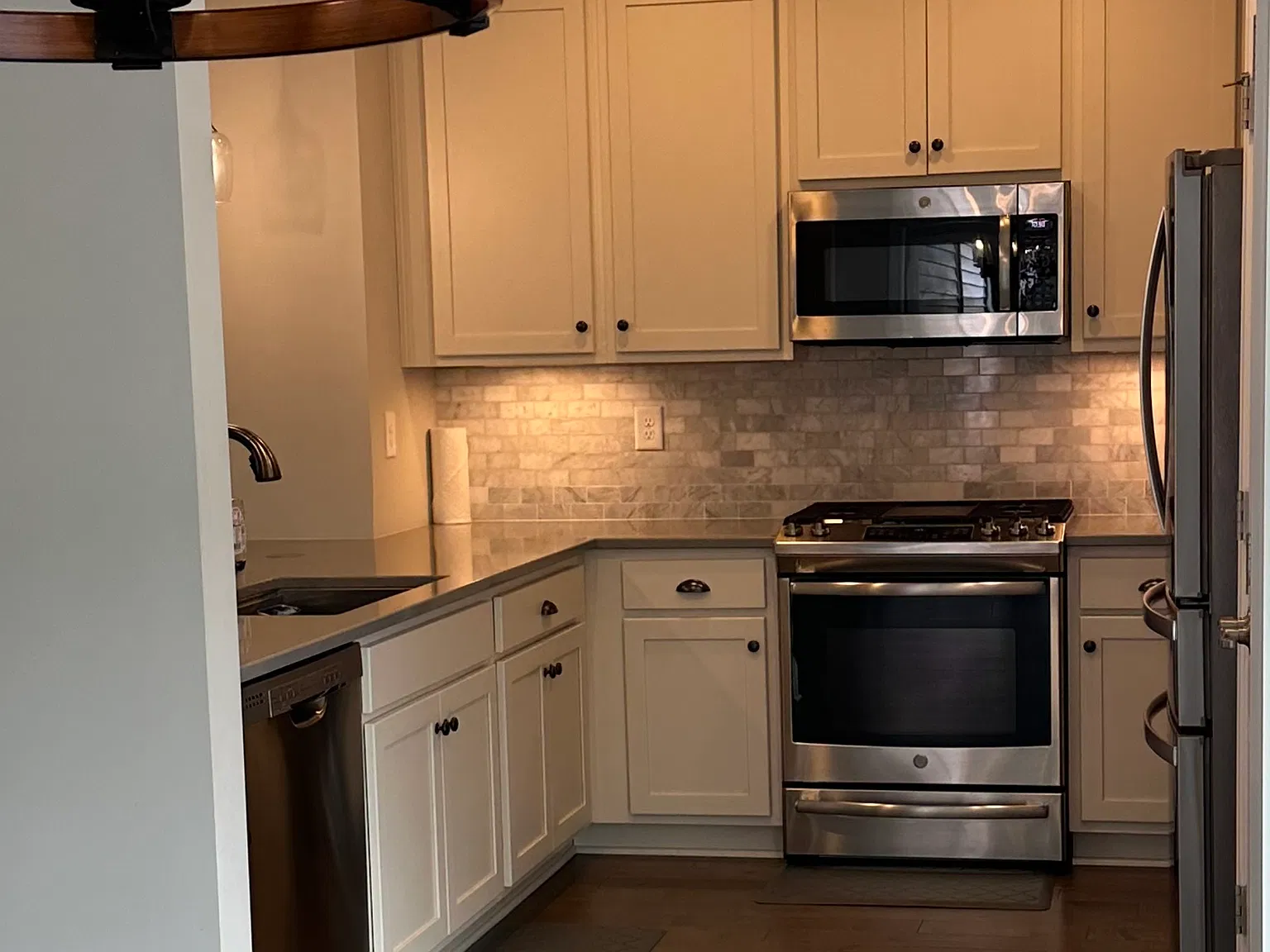 3 bed, 1916 sqft, $2,700 — Photo 3