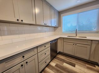 9827 158th St E APT 4, Puyallup, WA 98375