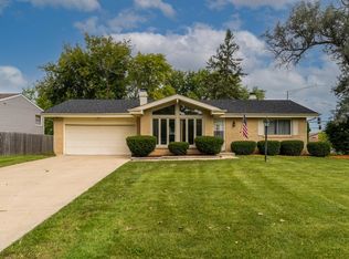 552 Northgate Rd, Lindenhurst, IL 60046