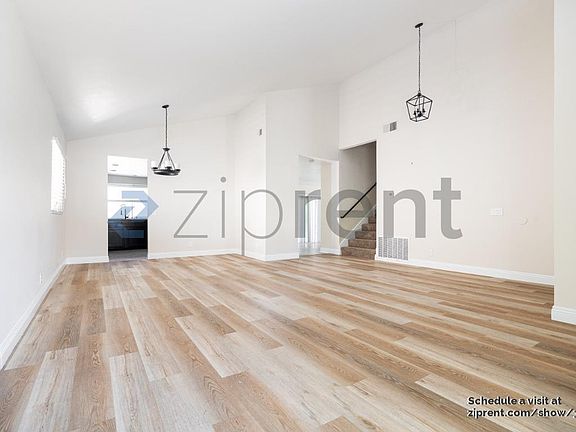 3rd image of 13434 Entreken Ave