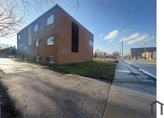 5058 Broadway Ave #10